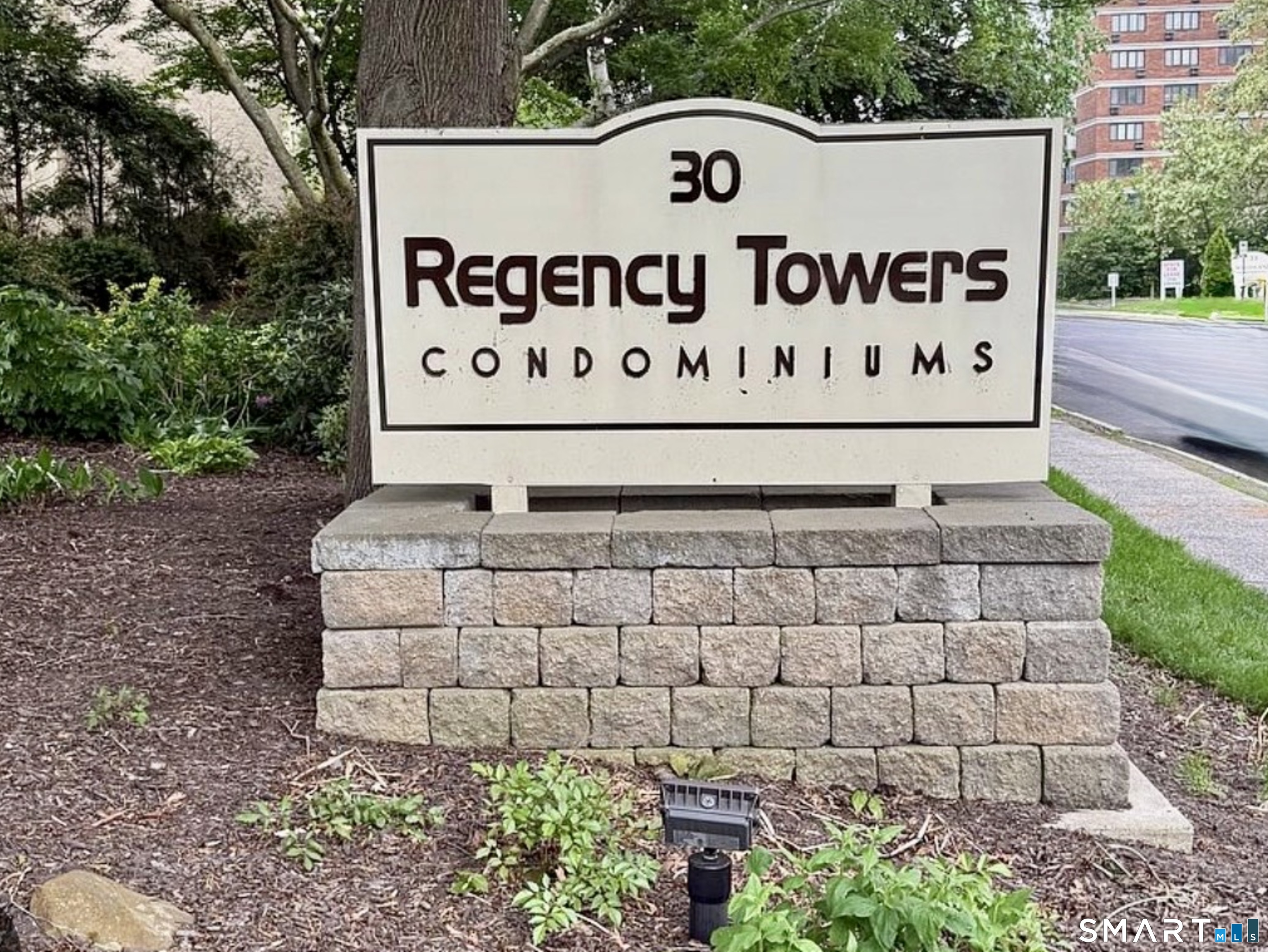 Homes for sale in Hartford, CT | 30 Woodland St #9H, Hartford, CT 06105 | MLS# 24189484