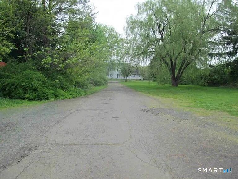 Homes for sale in Wallingford, CT | 995 N Farms Rd, Wallingford, CT 06492 | MLS# 24187319
