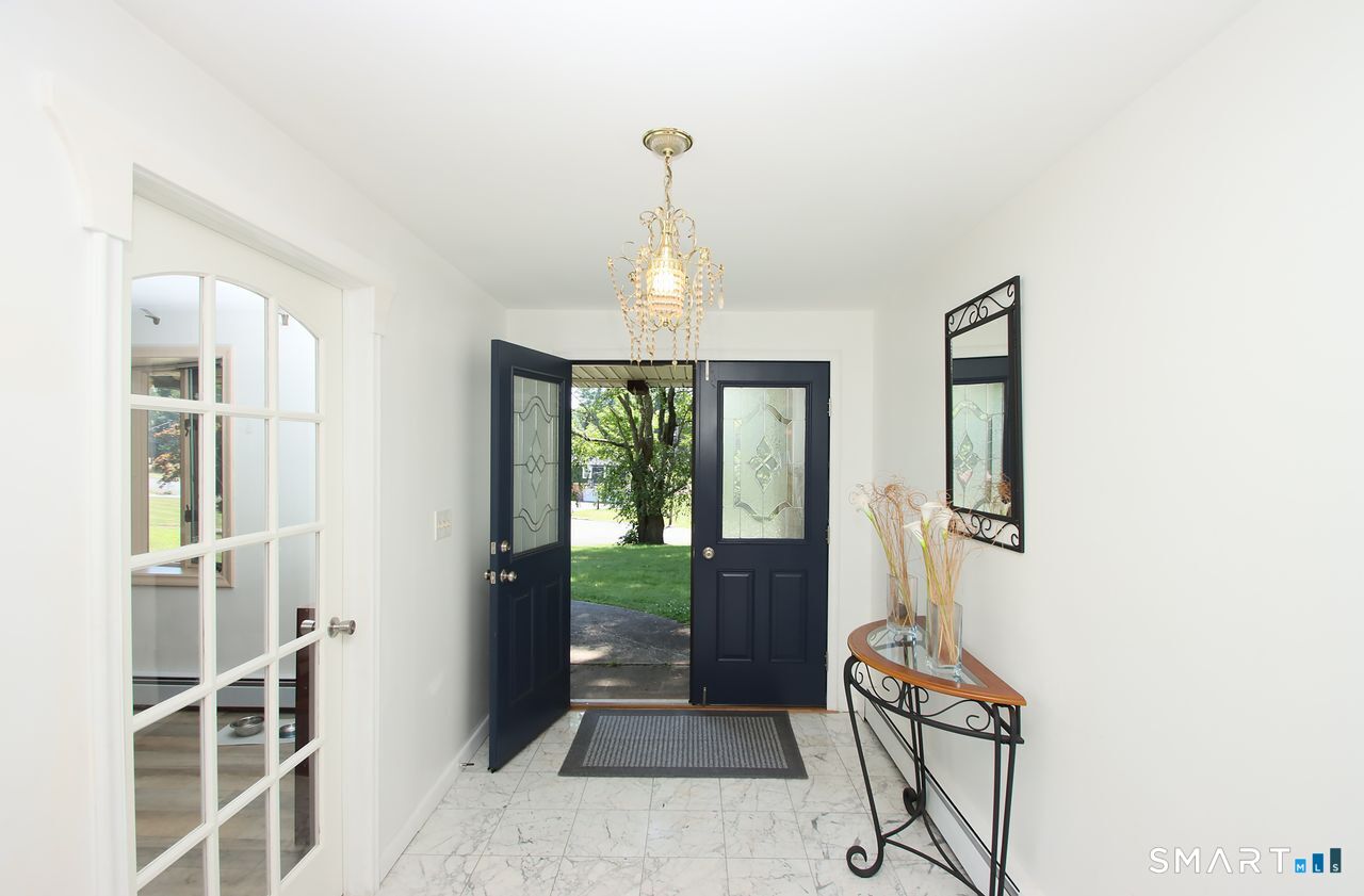11 Lily Lane photo 8