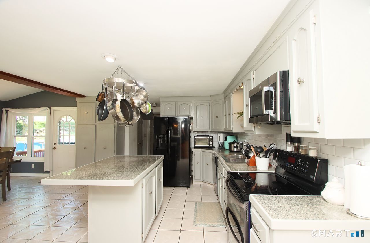 11 Lily Lane photo 16