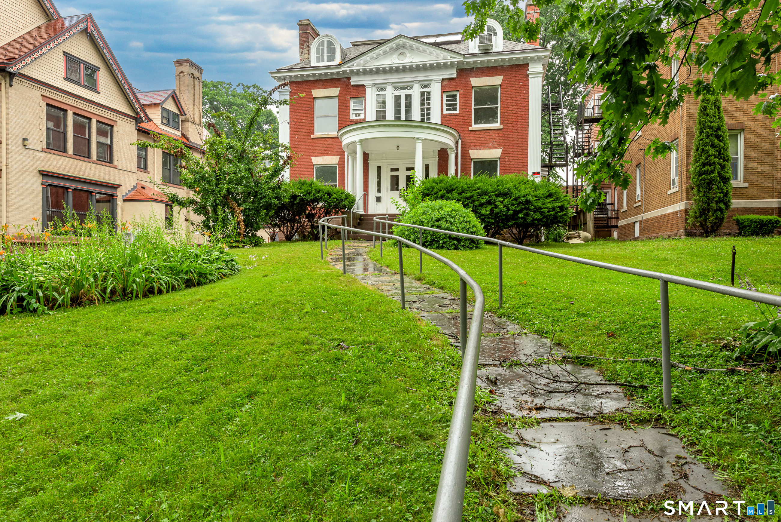 350 Farmington Avenue