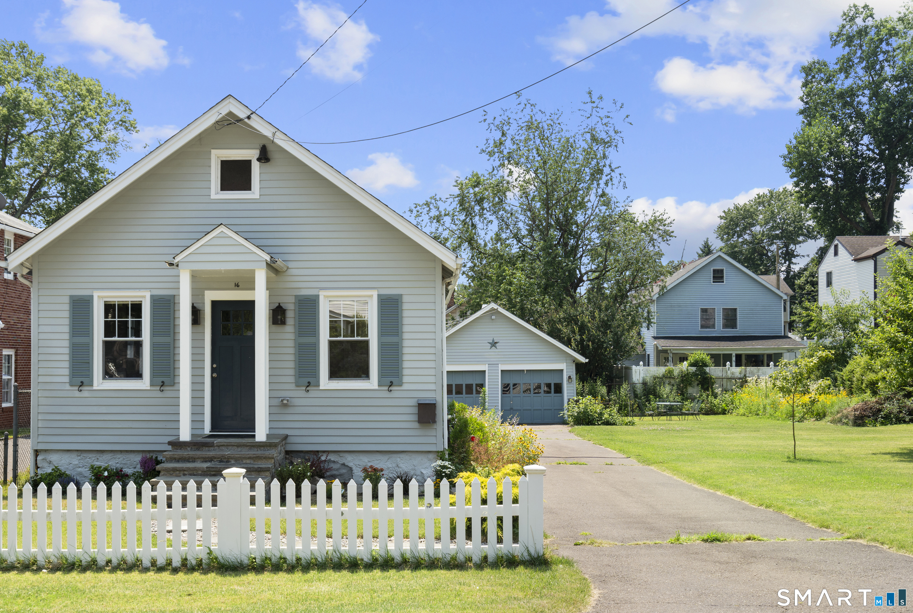 16 Saint Charles Avenue, Stamford, Connecticut photo 2