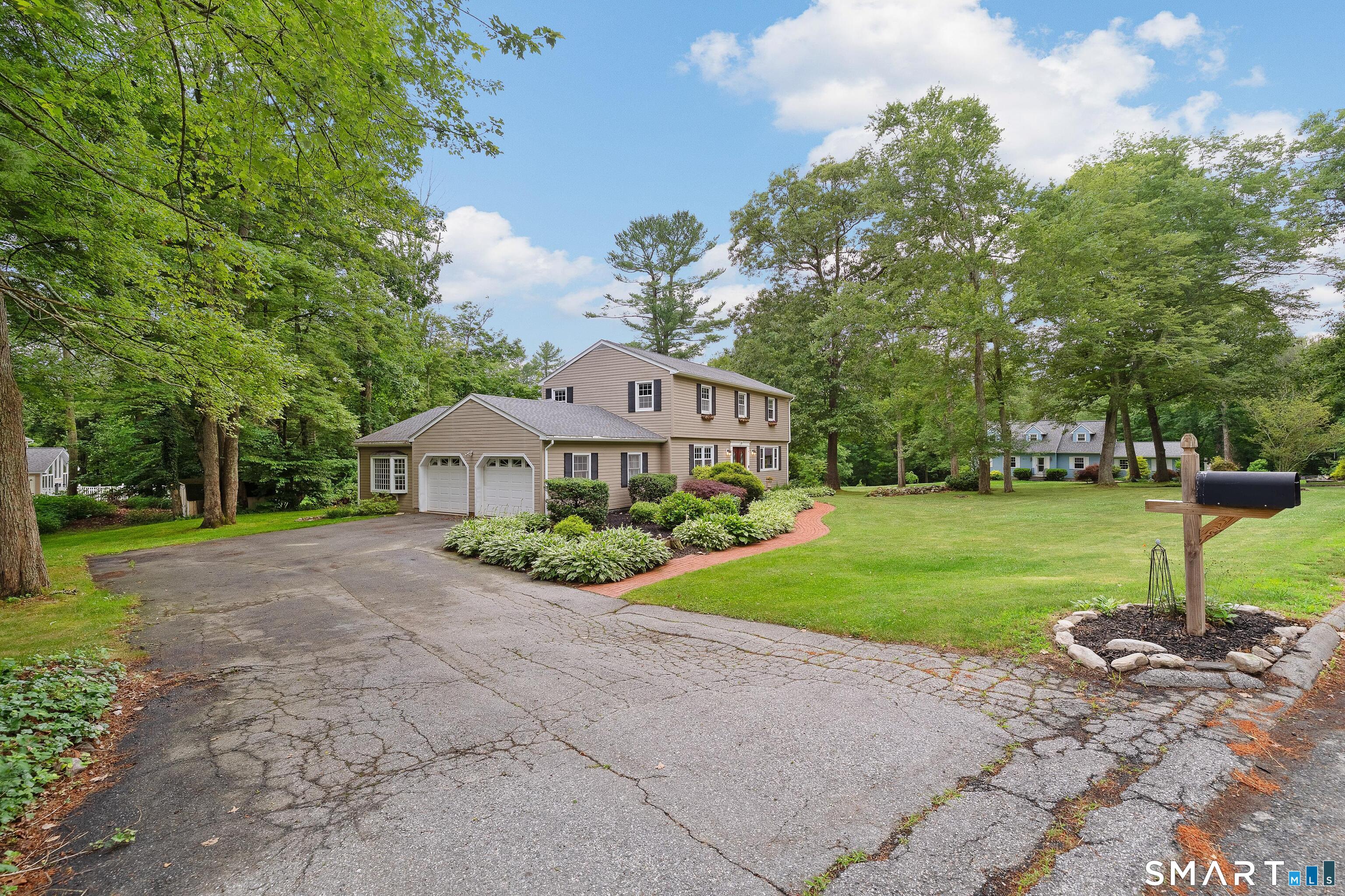 Homes for sale in Killingly, CT | 53 Colleen St, Killingly, CT 06239 | MLS# 24189471