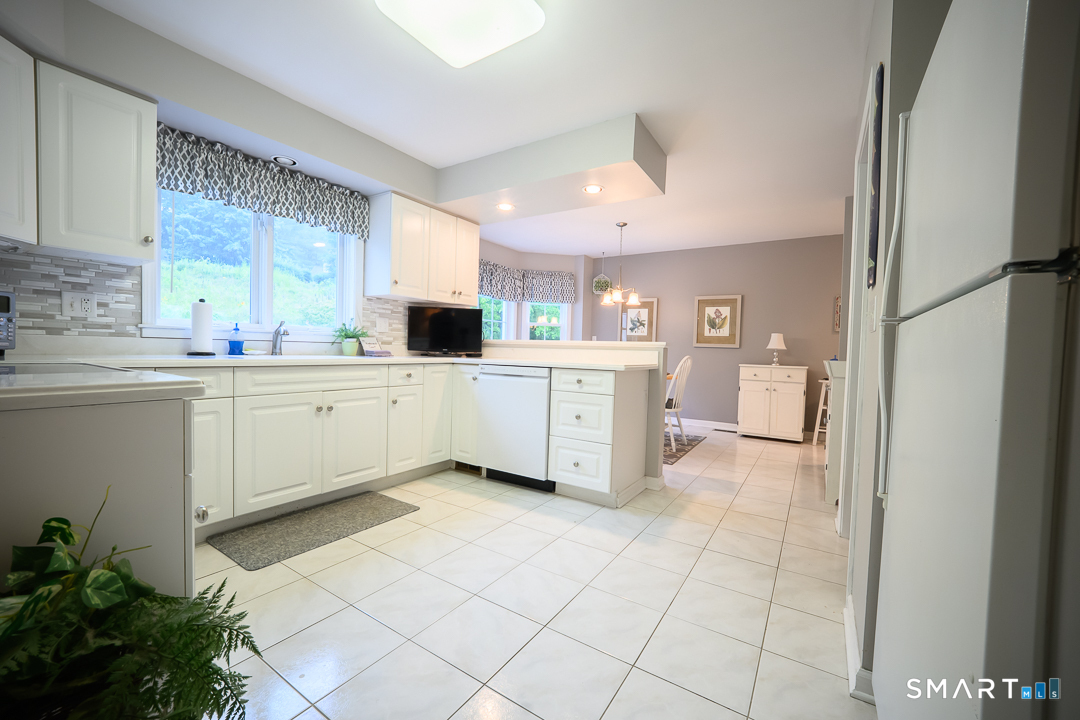 Homes for sale in Middlebury, CT | 4 Kimberwick Ct #4, Middlebury, CT 06762 | MLS# 24189888