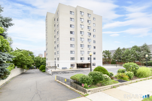 51 Schuyler Avenue, Unit 3B