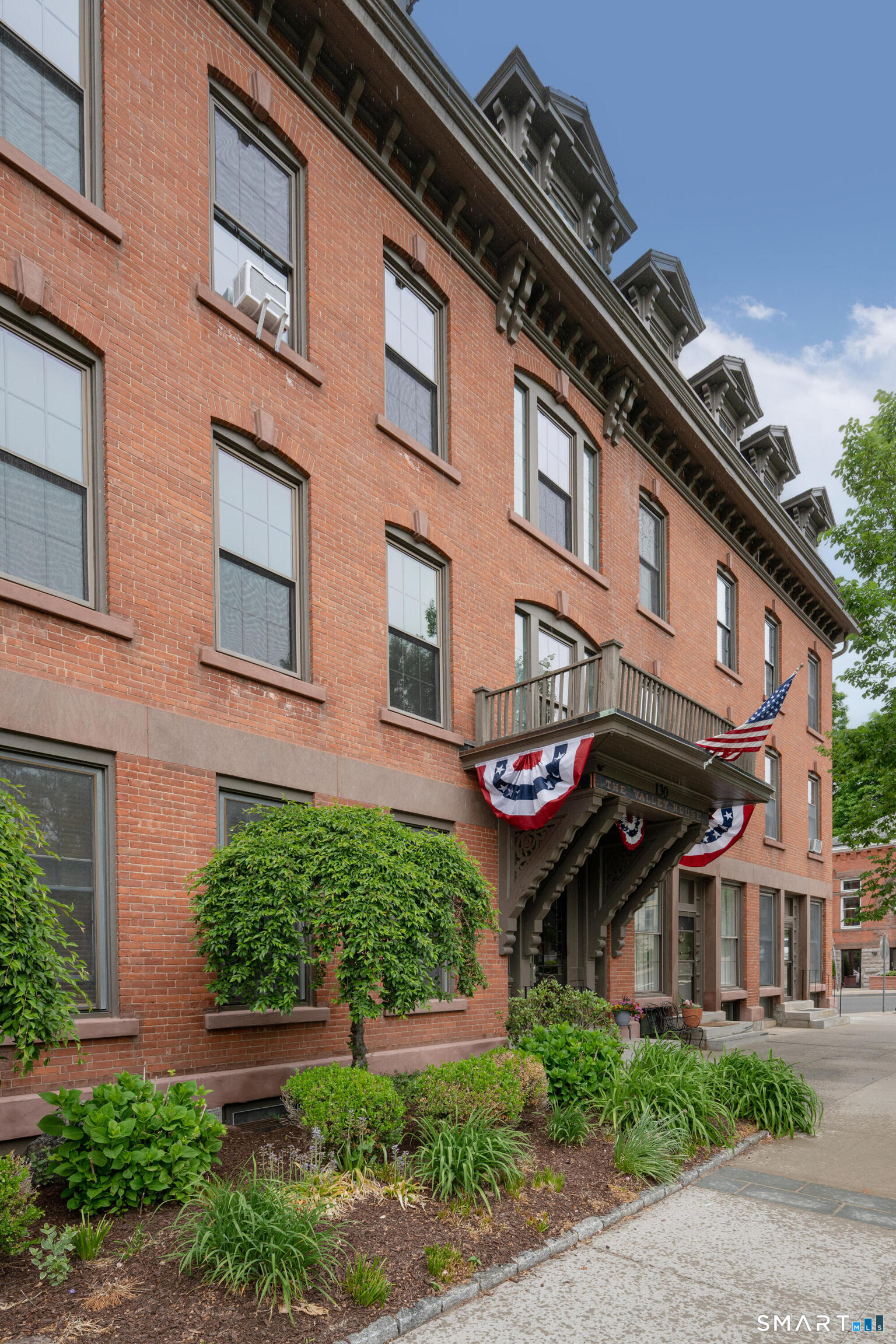 Homes for sale in Canton, CT | 130 Main St #2D, Canton, CT 06019 | MLS# 24178481