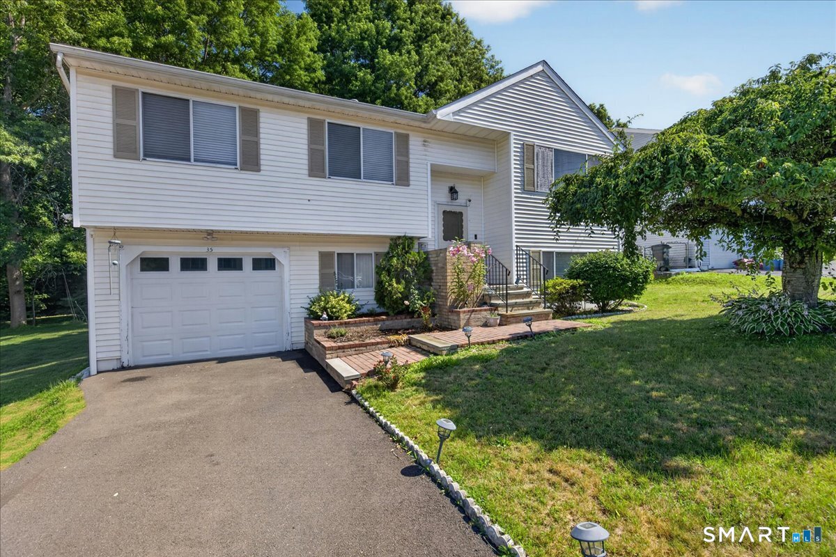 Homes for sale in East Haven, CT | 35 Mallard Ln, East Haven, CT 06512 | MLS# 24181500