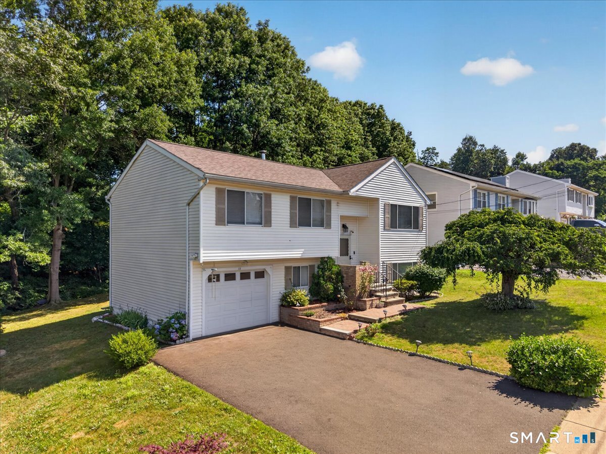 Homes for sale in East Haven, CT | 35 Mallard Ln, East Haven, CT 06512 | MLS# 24181500