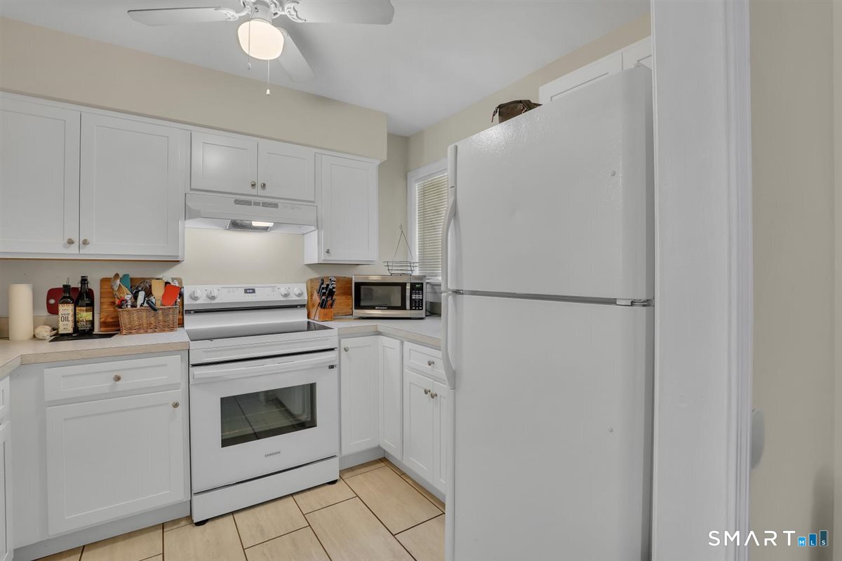 Homes for sale in Woodbury, CT | 10 Summit Ct #10, Woodbury, CT 06798 | MLS# 24190618