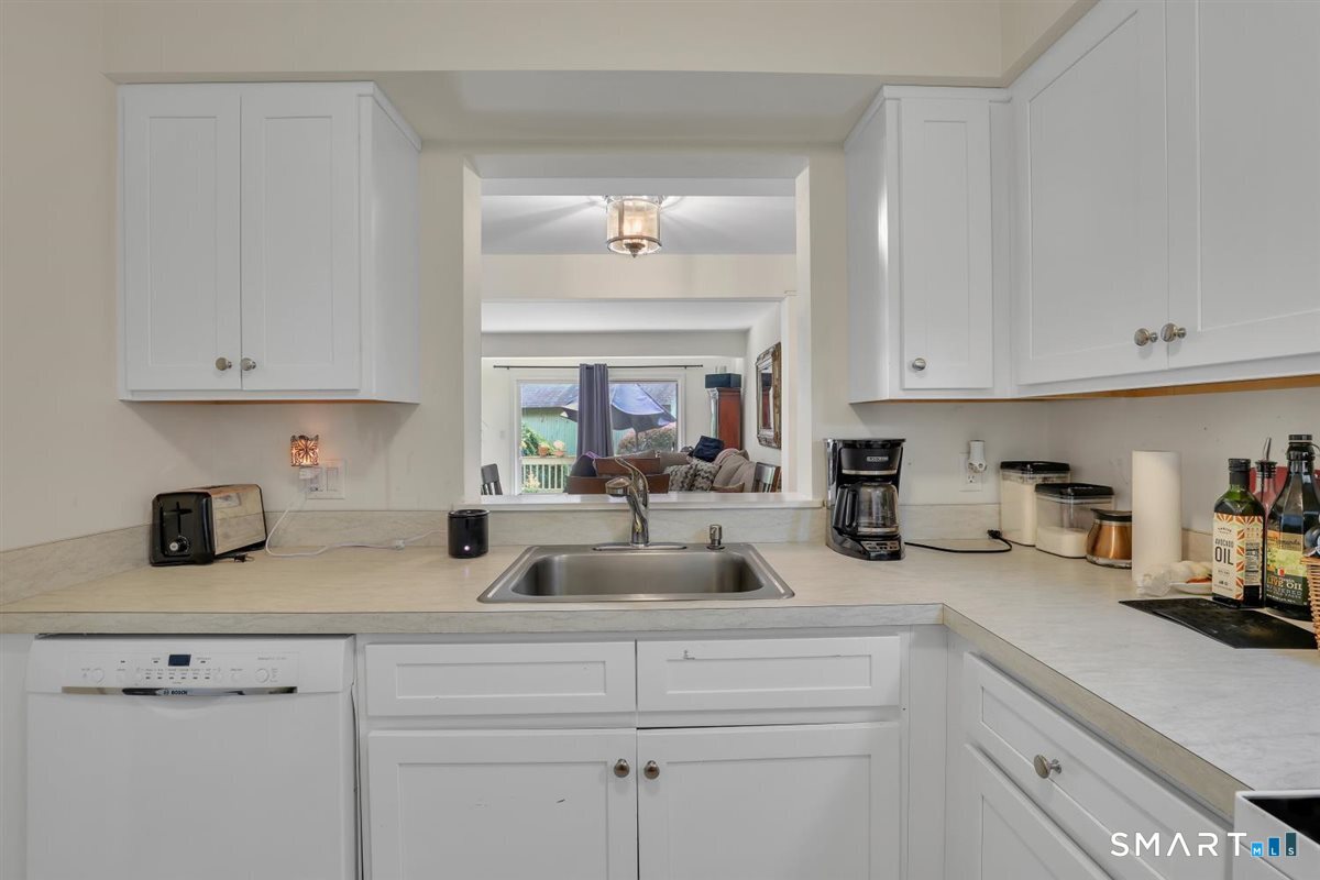 Homes for sale in Woodbury, CT | 10 Summit Ct #10, Woodbury, CT 06798 | MLS# 24190618
