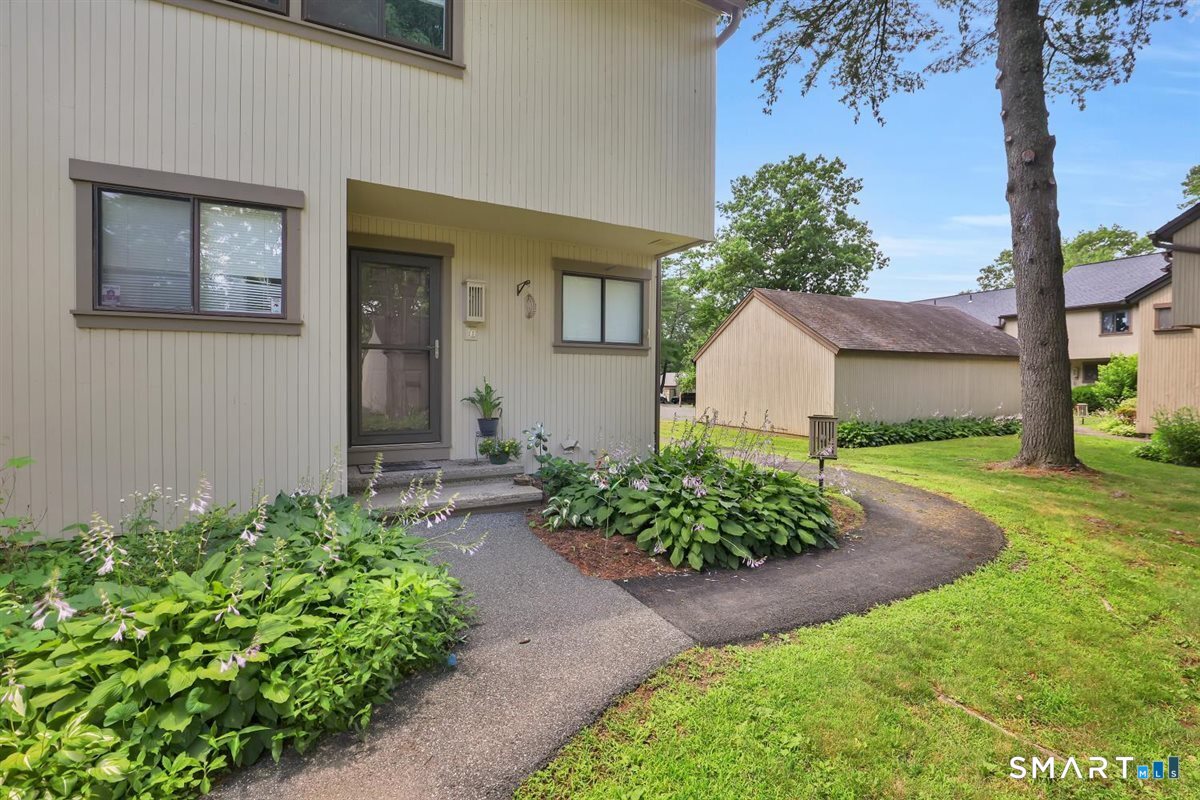 Homes for sale in Woodbury, CT | 10 Summit Ct #10, Woodbury, CT 06798 | MLS# 24190618