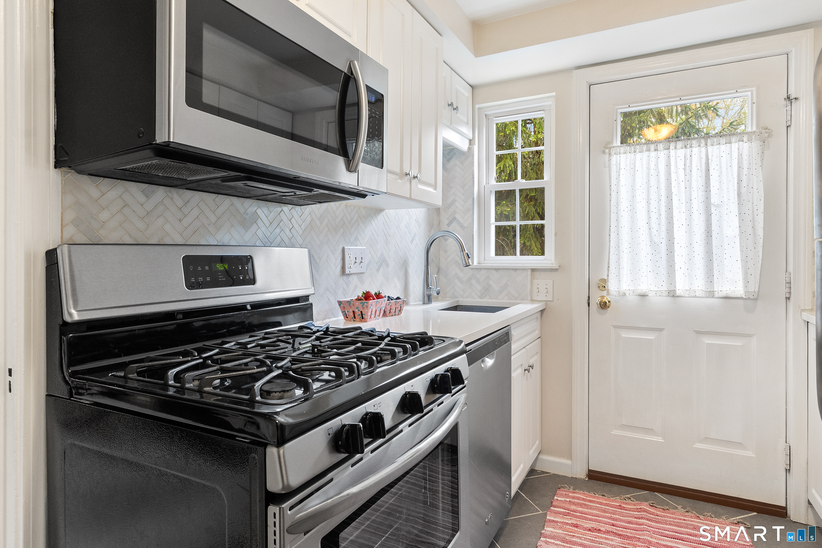 289 Bridge Street, Stamford, Connecticut photo 5