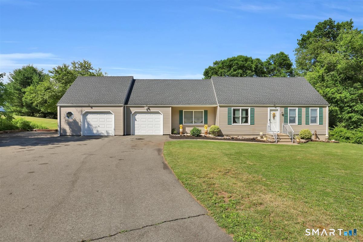 Homes for sale in Wallingford, CT | 28 Mcnabola Ln, Wallingford, CT 06492 | MLS# 24190903