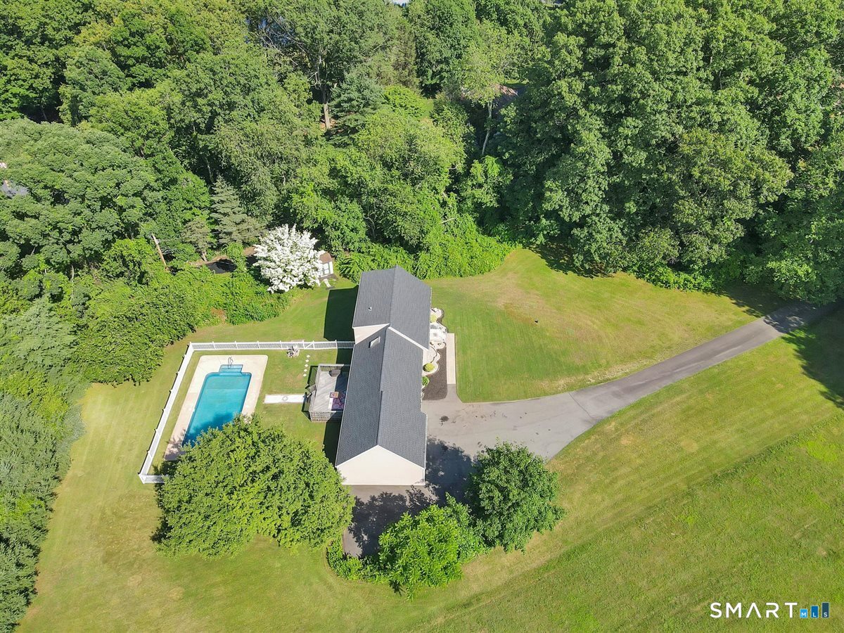 Homes for sale in Wallingford, CT | 28 Mcnabola Ln, Wallingford, CT 06492 | MLS# 24190903