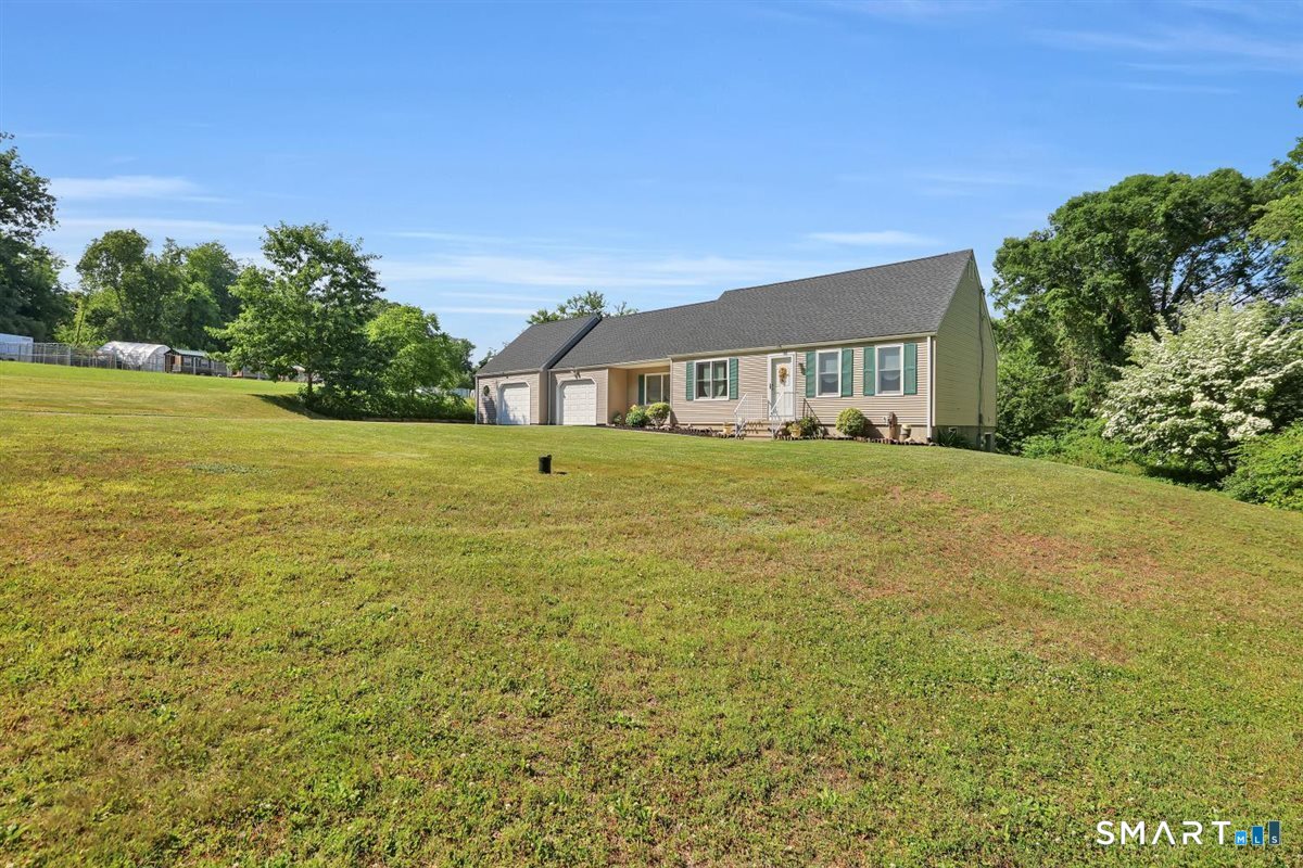 Homes for sale in Wallingford, CT | 28 Mcnabola Ln, Wallingford, CT 06492 | MLS# 24190903