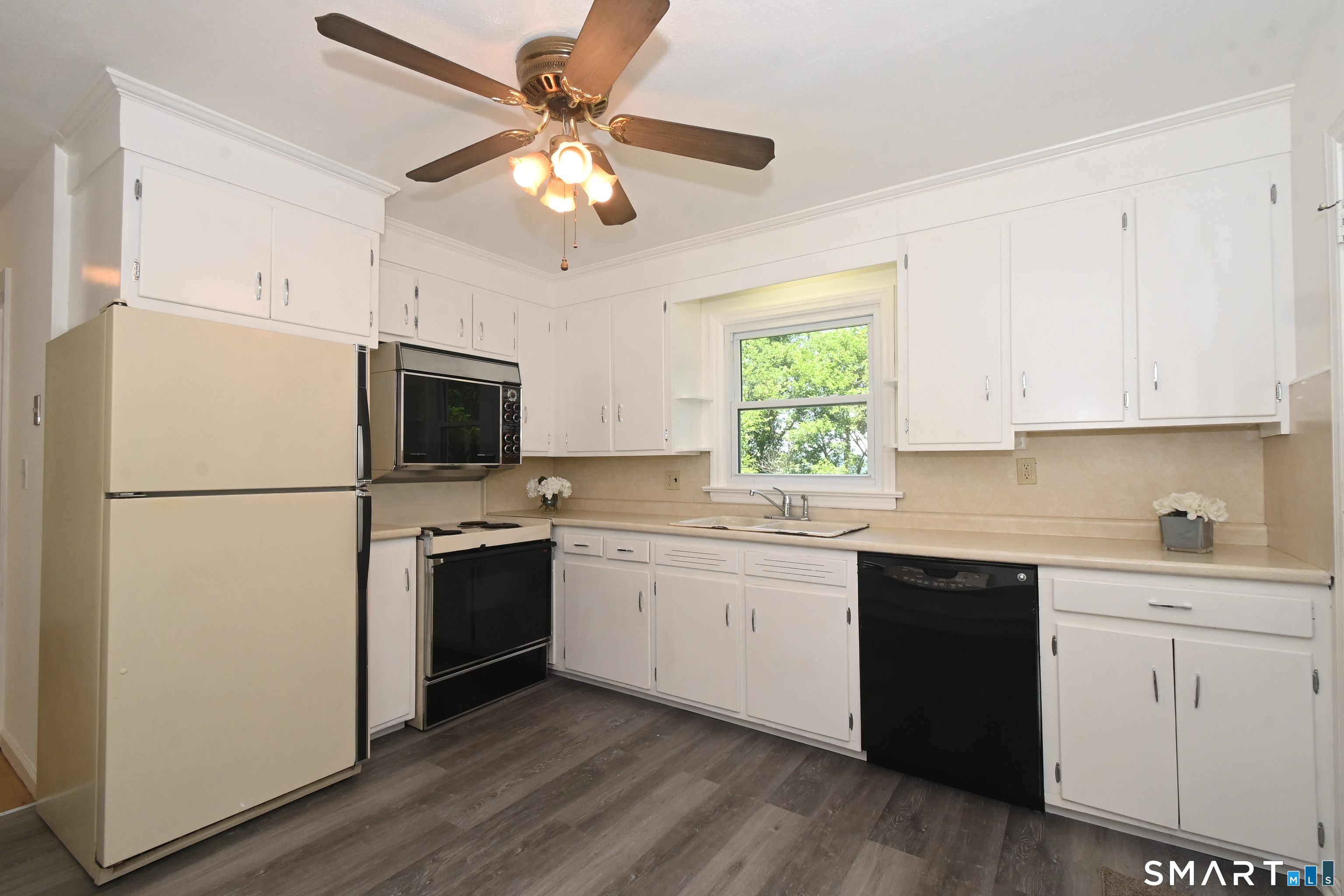 Homes for sale in Danbury, CT | 46 Topstone Dr, Danbury, CT 06810 | MLS# 24149410