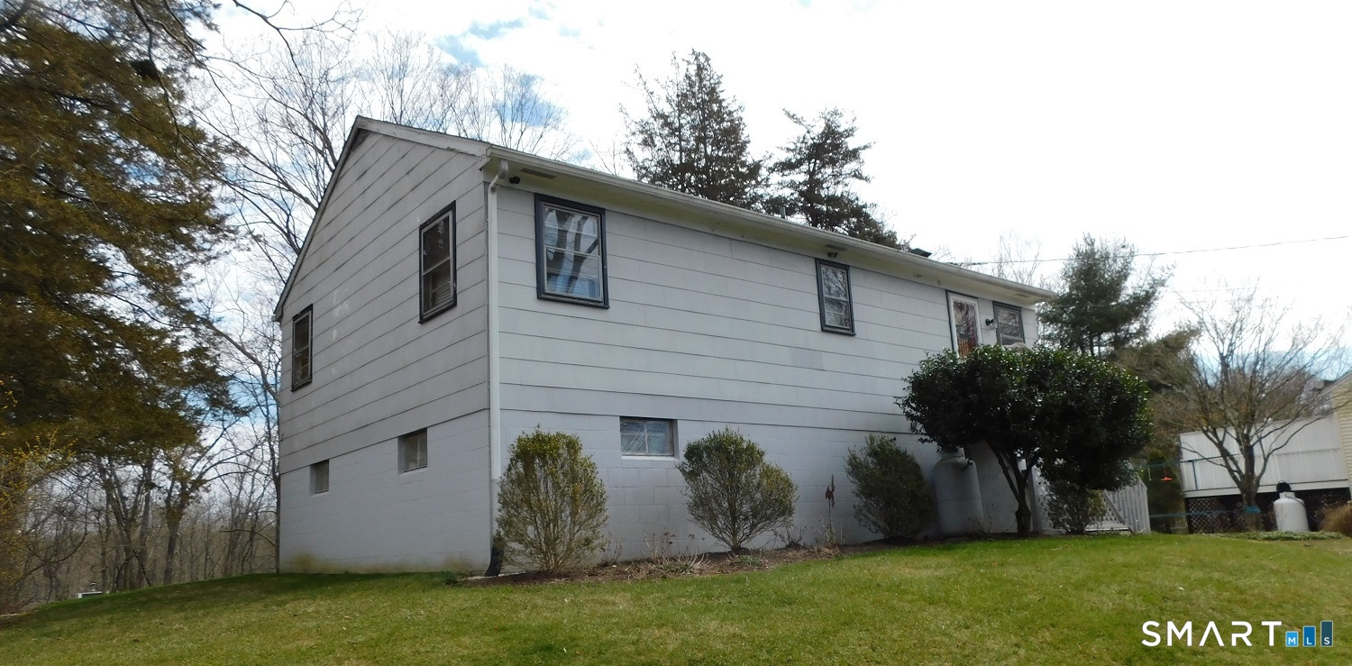 Homes for sale in Ridgefield, CT | 381 Bennetts Farm Rd, Ridgefield, CT 06877 | MLS# 24191236