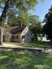 326 Lake Shore, Middlebury