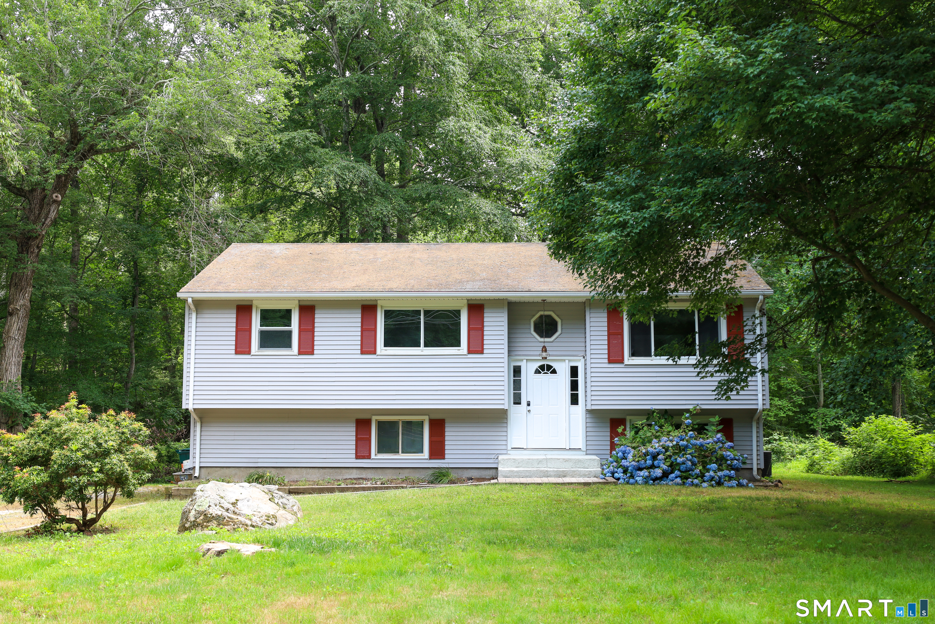 Homes for sale in Old Lyme, CT | 13 Victoria Ln, Old Lyme, CT 06371 | MLS# 24191275