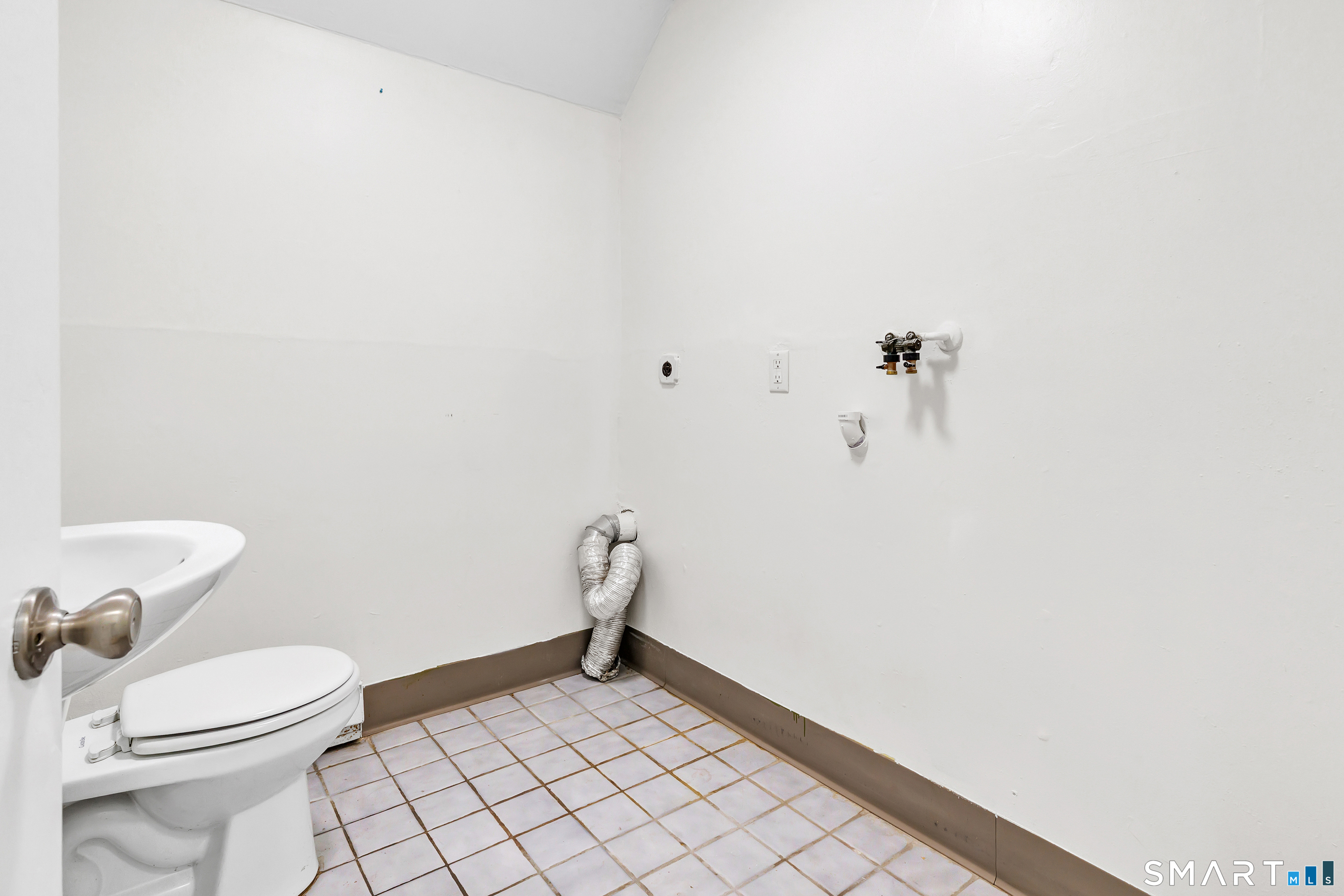 Homes for sale in West Haven, CT | 215 Jaffrey St #15, West Haven, CT 06516 | MLS# 24191526