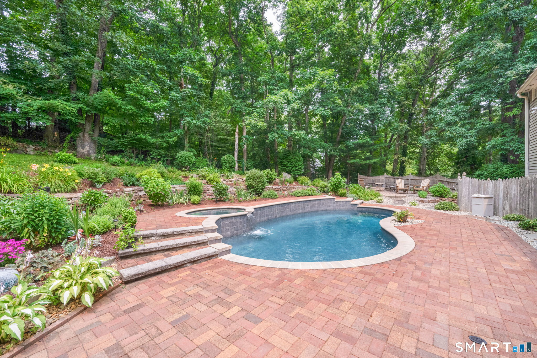 270 Farmcliff Drive photo 4