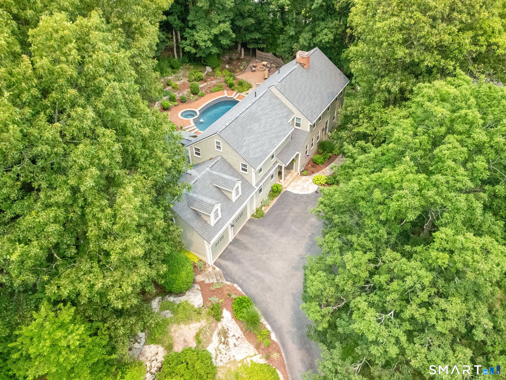 270 Farmcliff Drive photo 5