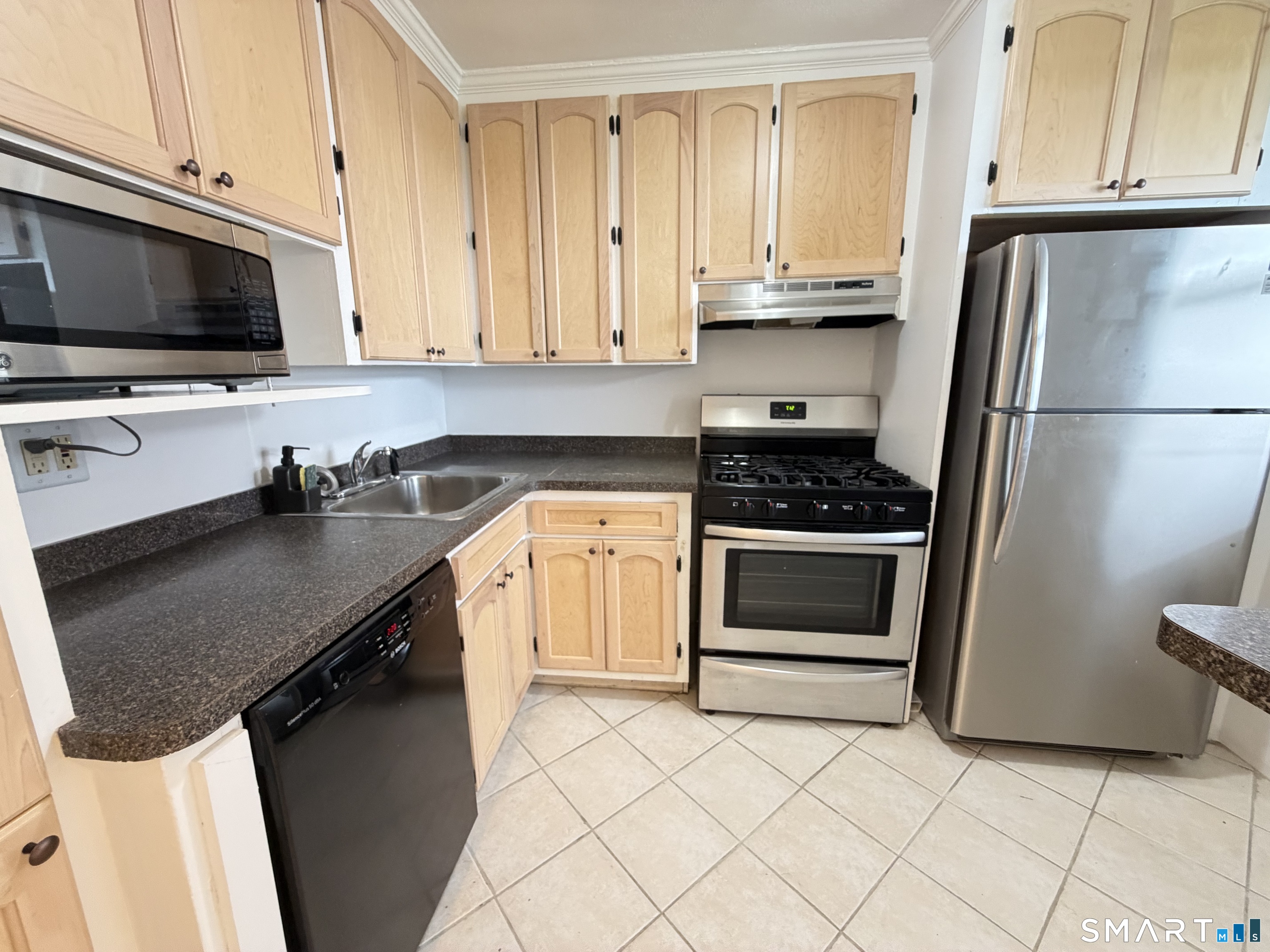 71 Strawberry Hill Avenue, Stamford, Connecticut photo 3