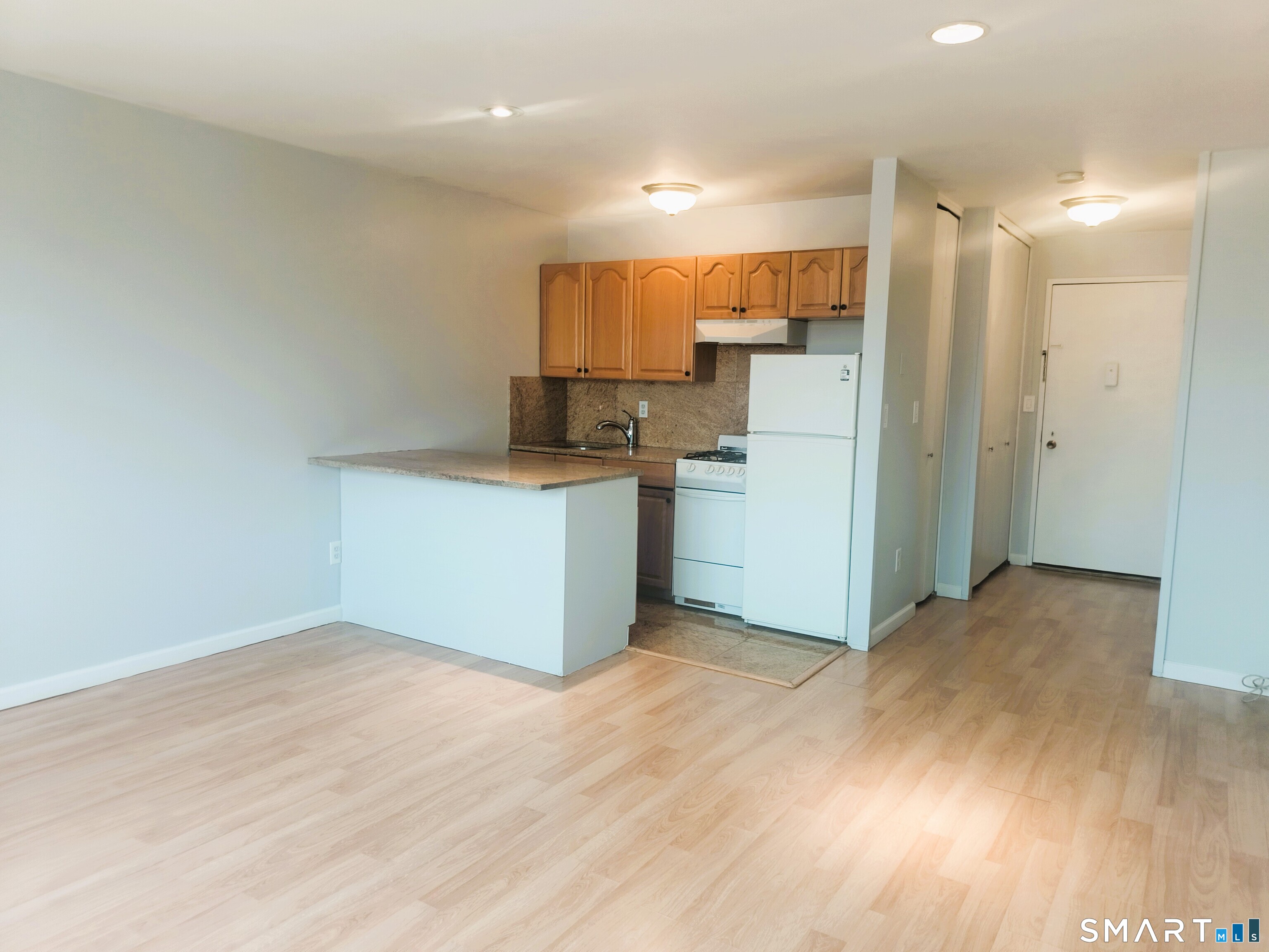 140 Grove Street, Stamford, Connecticut photo 2