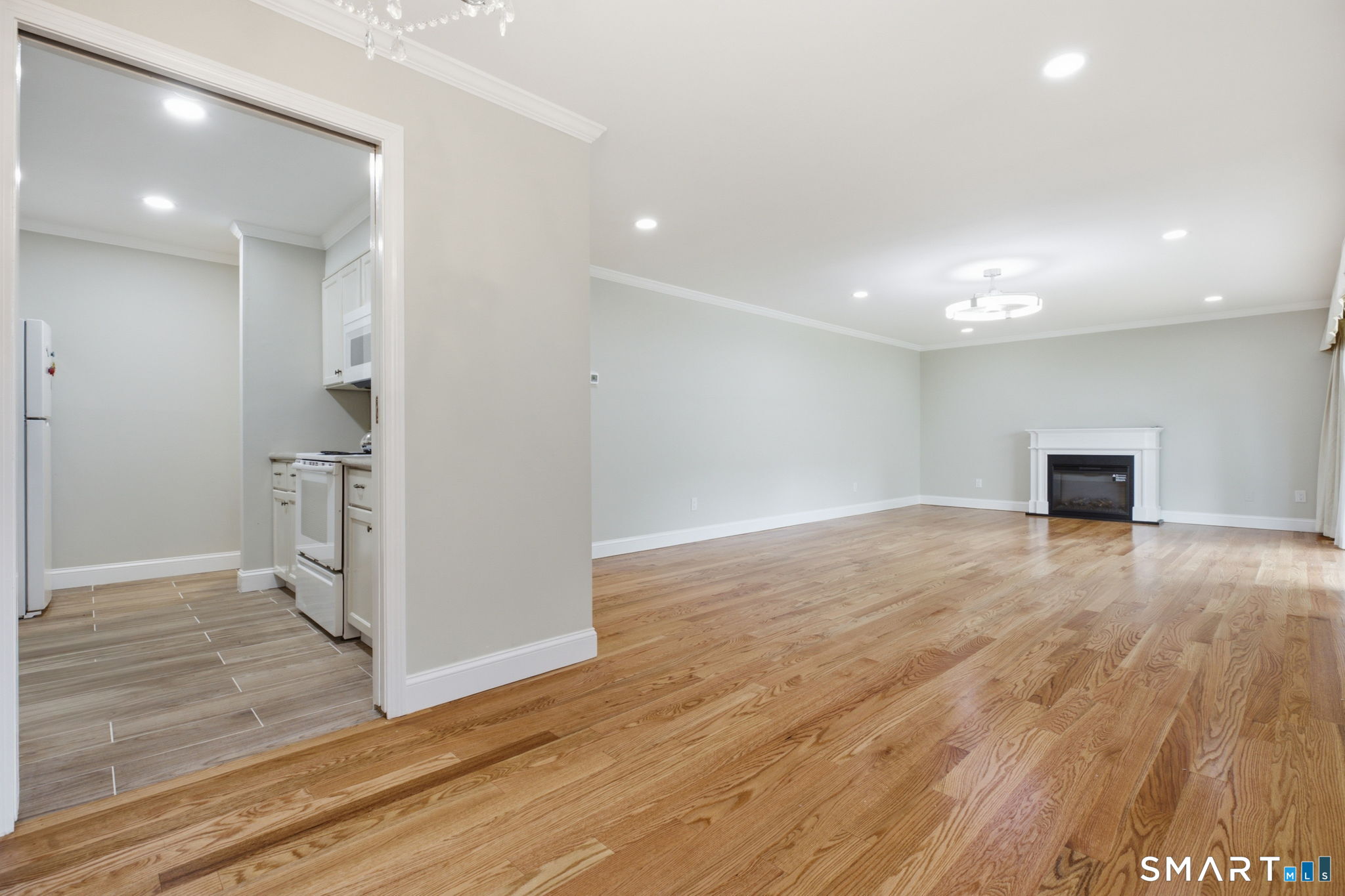 247 Hamilton Avenue, Stamford, Connecticut photo 3