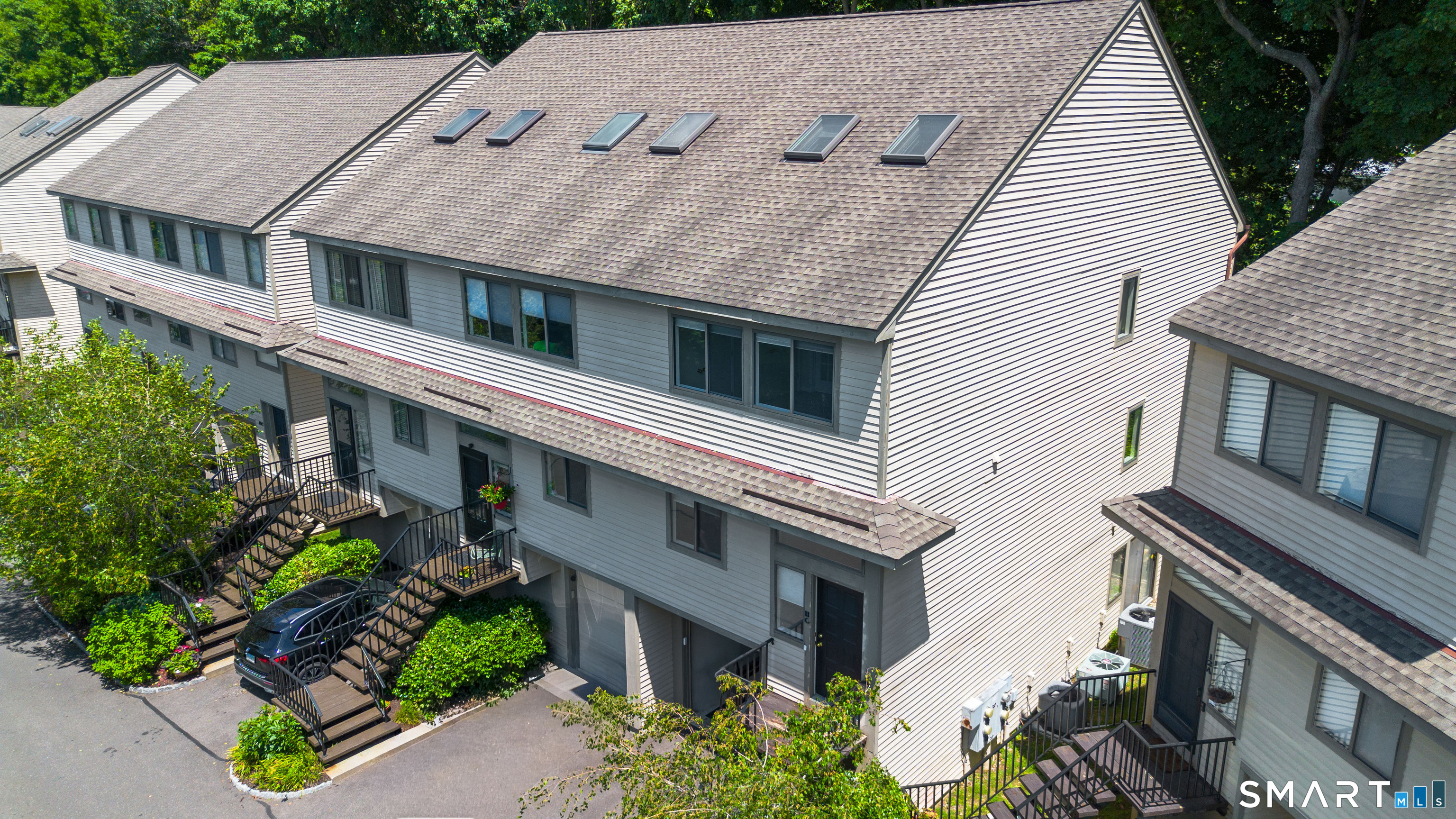 2435 Bedford Street, Stamford, Connecticut photo 2