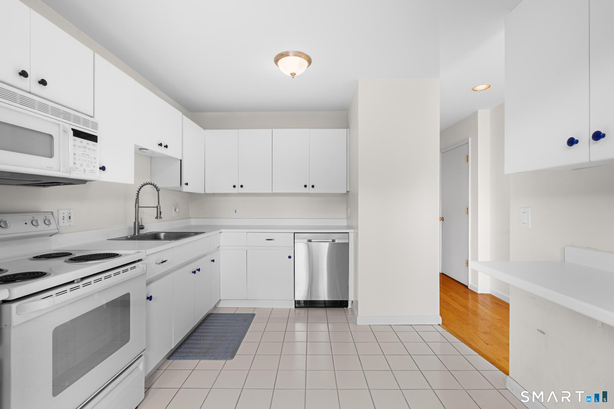 2435 Bedford Street, Stamford, Connecticut photo 4