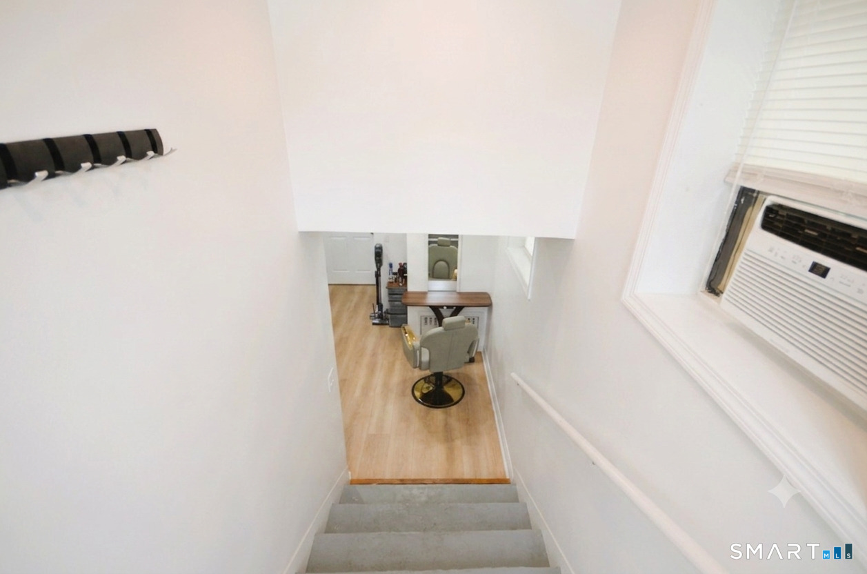 70 Lincoln Avenue photo 9
