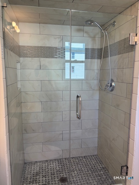 70 Dyke Lane photo 4