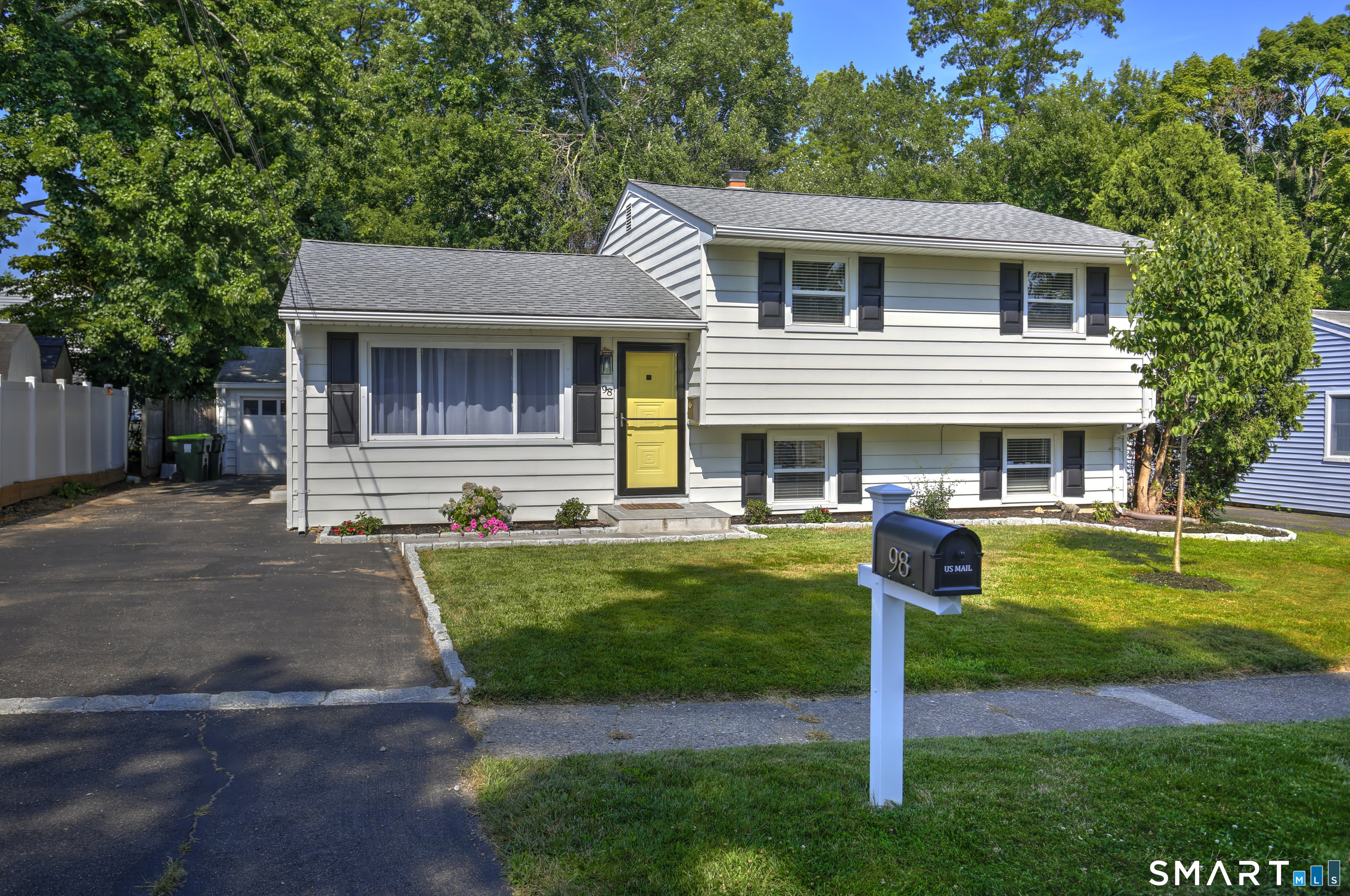 98 Youngstown Road, Fairfield, Connecticut 06824
