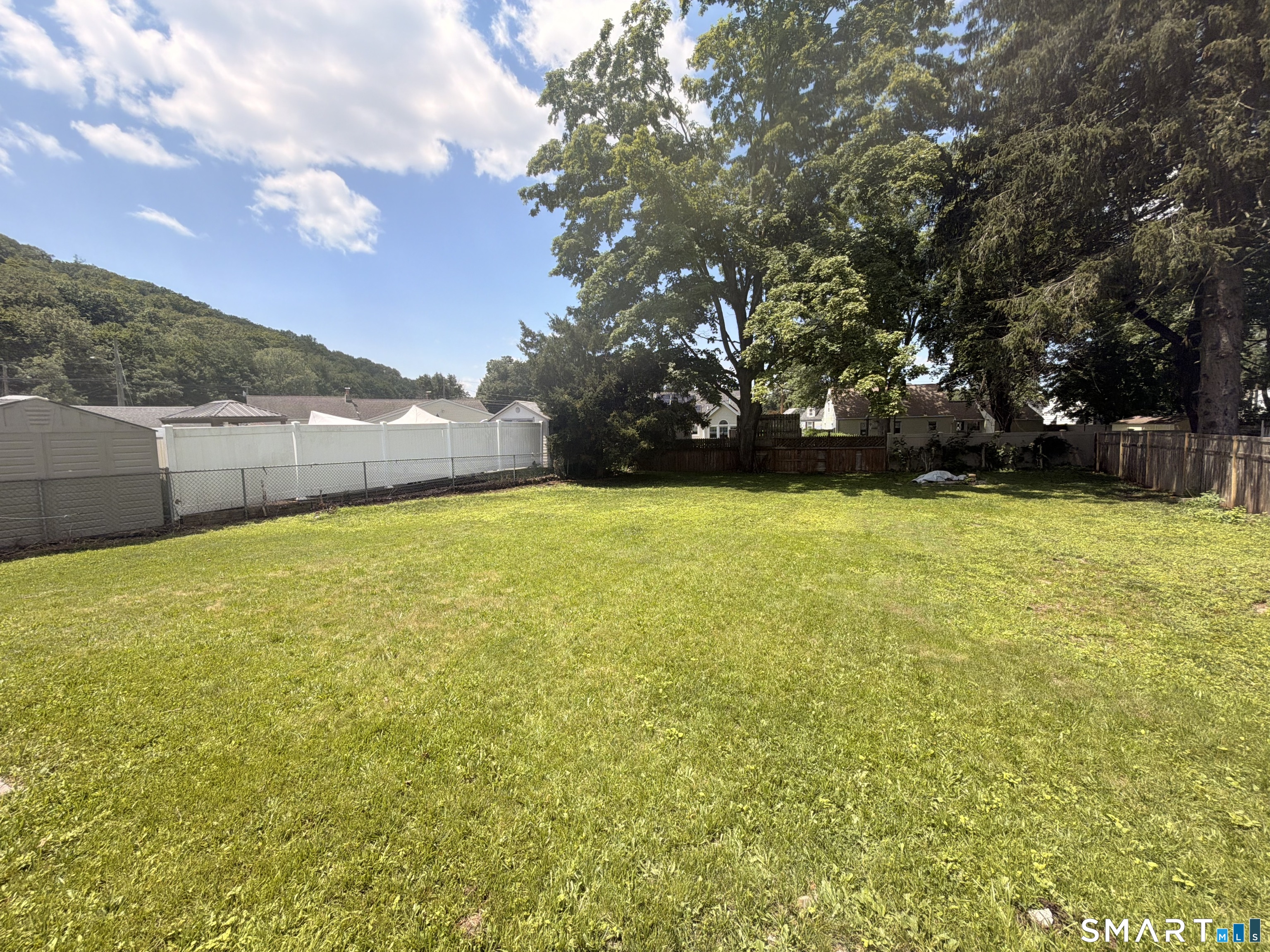 8 River Road photo 3