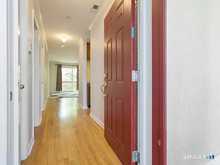 51 Forest Avenue, Greenwich, Connecticut photo 2