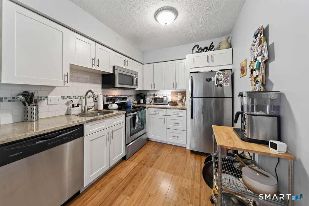 Homes for sale in Branford, CT | 105 Peddlars Dr #105, Branford, CT 06405 | MLS# 24192729