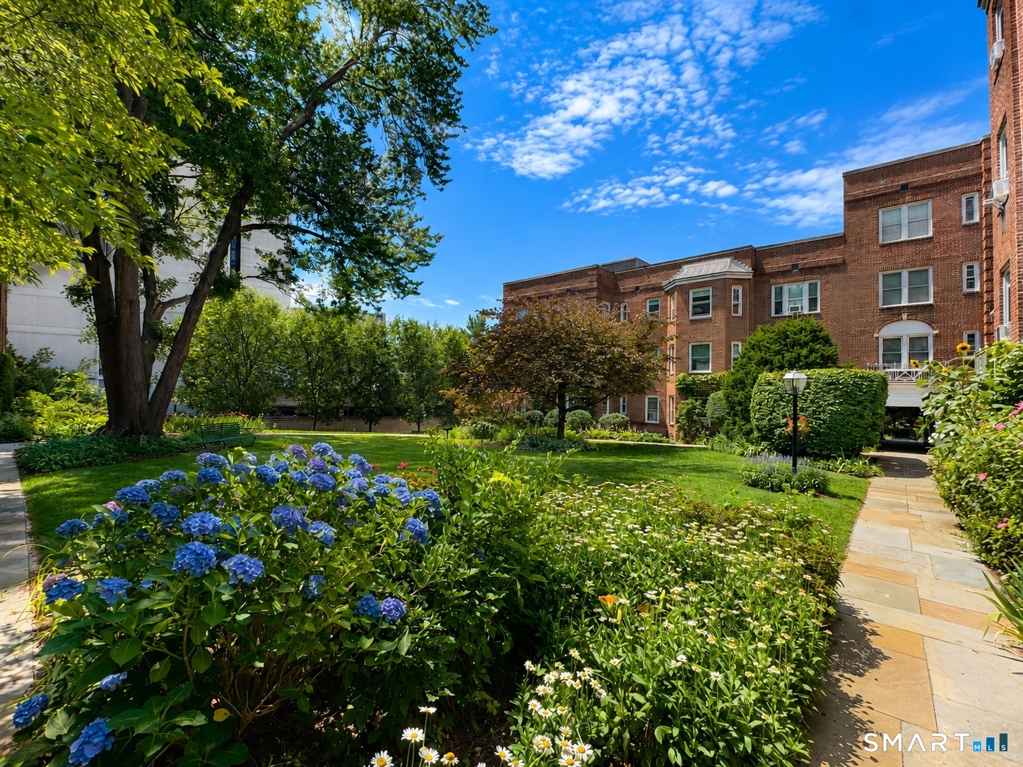Homes for sale in Stamford, CT | 70 Strawberry Hill Ave #APT 2-2B, Stamford, CT 06902 | MLS# 24157184