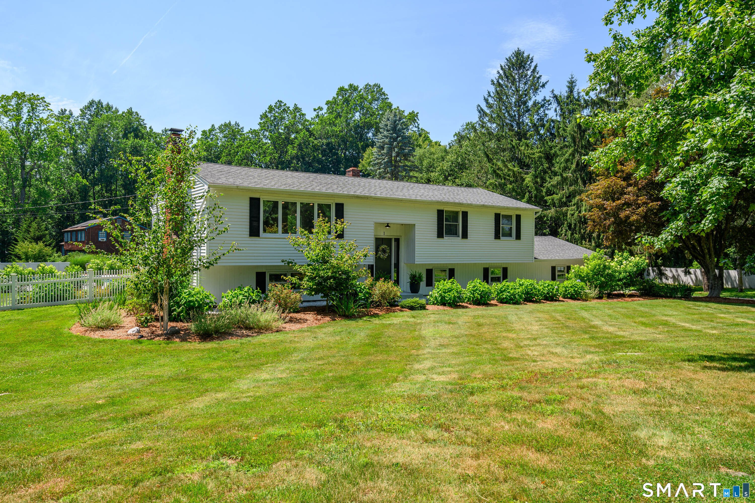 Homes for sale in Newtown, CT | 1 Brookwood Dr, Newtown, CT 06470 | MLS# 24192391