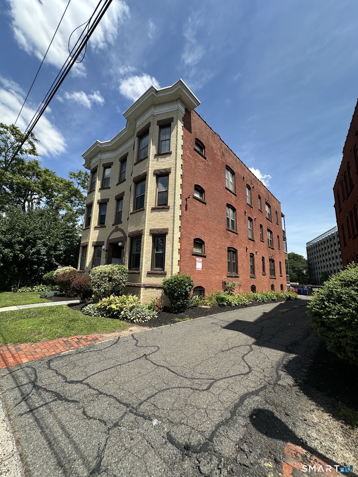 Homes for sale in Hartford, CT | 36 Essex St #1C, Hartford, CT 06114 | MLS# 24192687