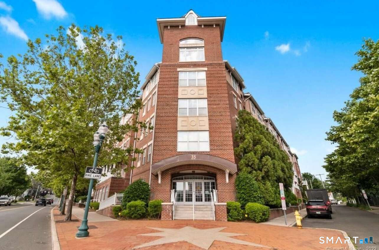 Homes for sale in Stamford, CT | 35 W Broad St #325, Stamford, CT 06902 | MLS# 24193421