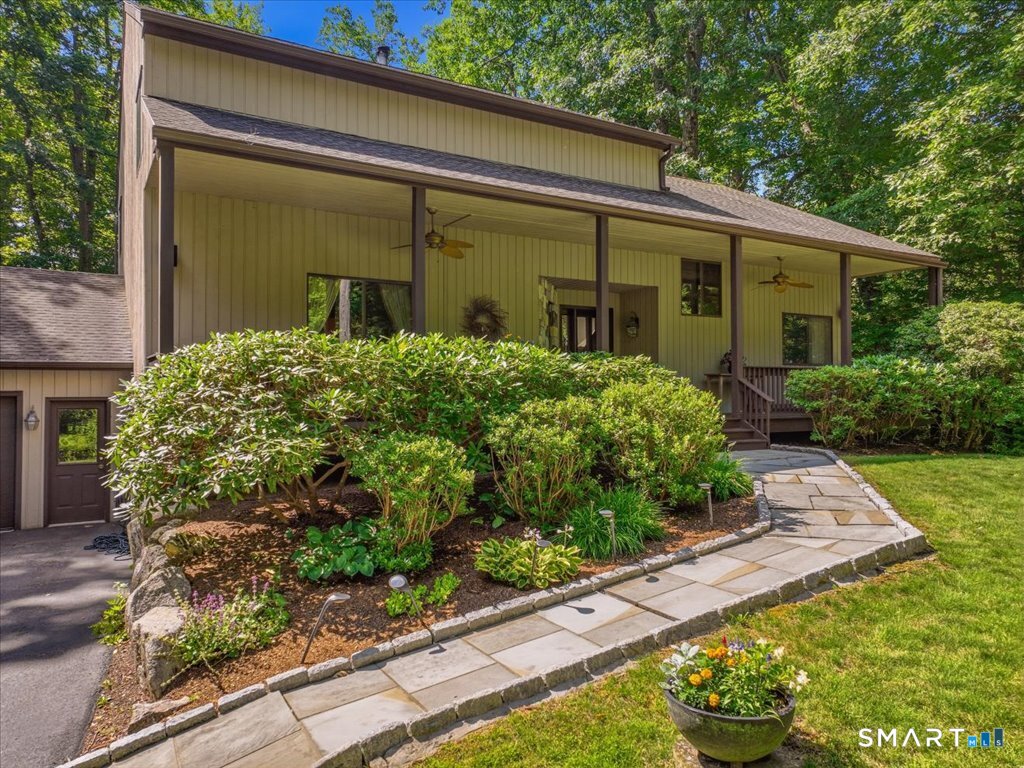 Homes for sale in New Fairfield, CT | 6 Douglas Ln, New Fairfield, CT 06812 | MLS# 24193448