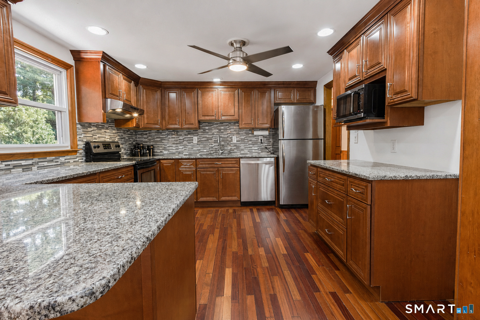 3rd image of 86 Simsbury Manor Dr, Simsbury, CT 06089 | MLS# 24179612