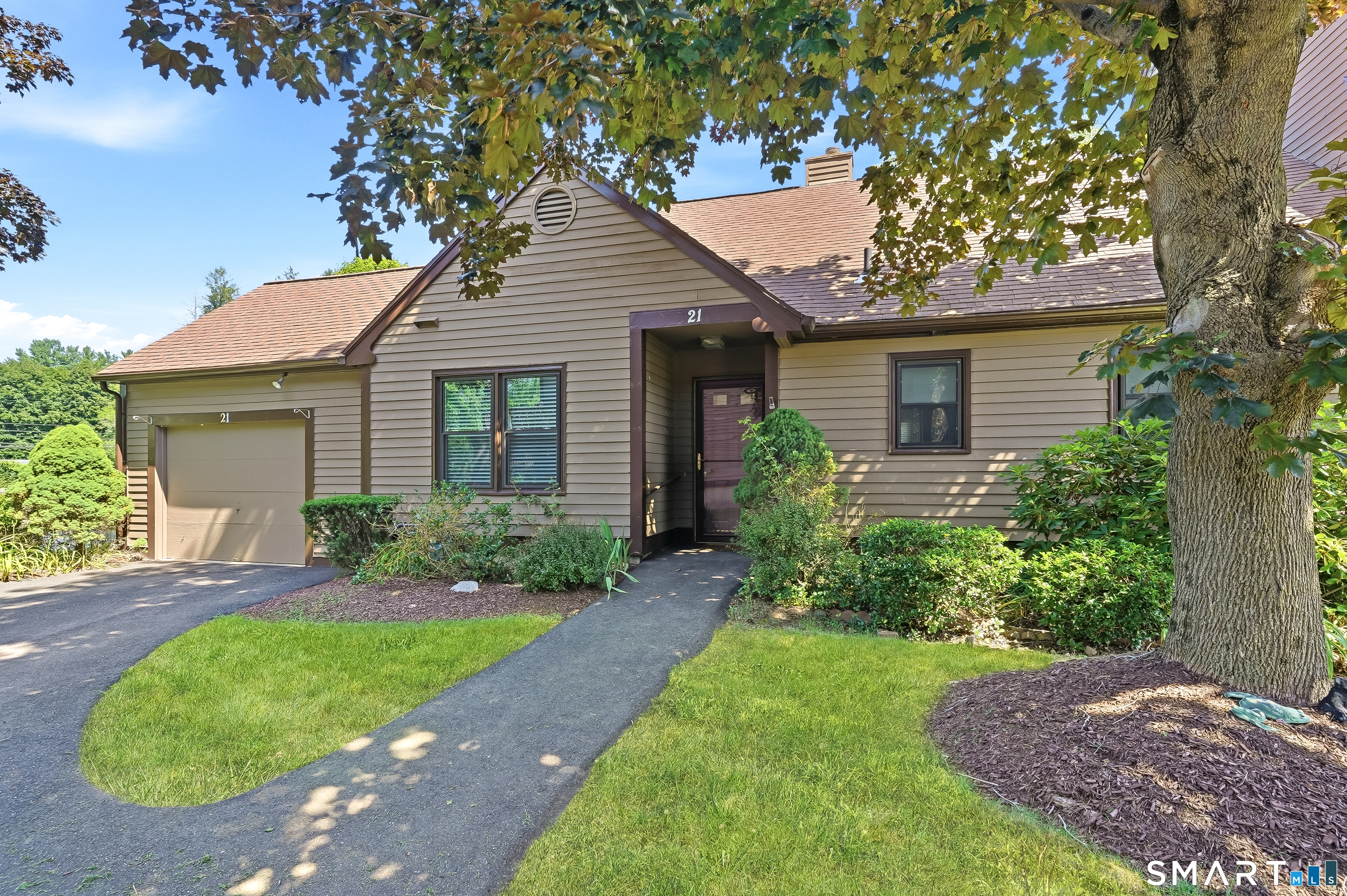 Homes for sale in Monroe, CT | 21 Sprucebrook Trl #21, Monroe, CT 06468 | MLS# 24192680