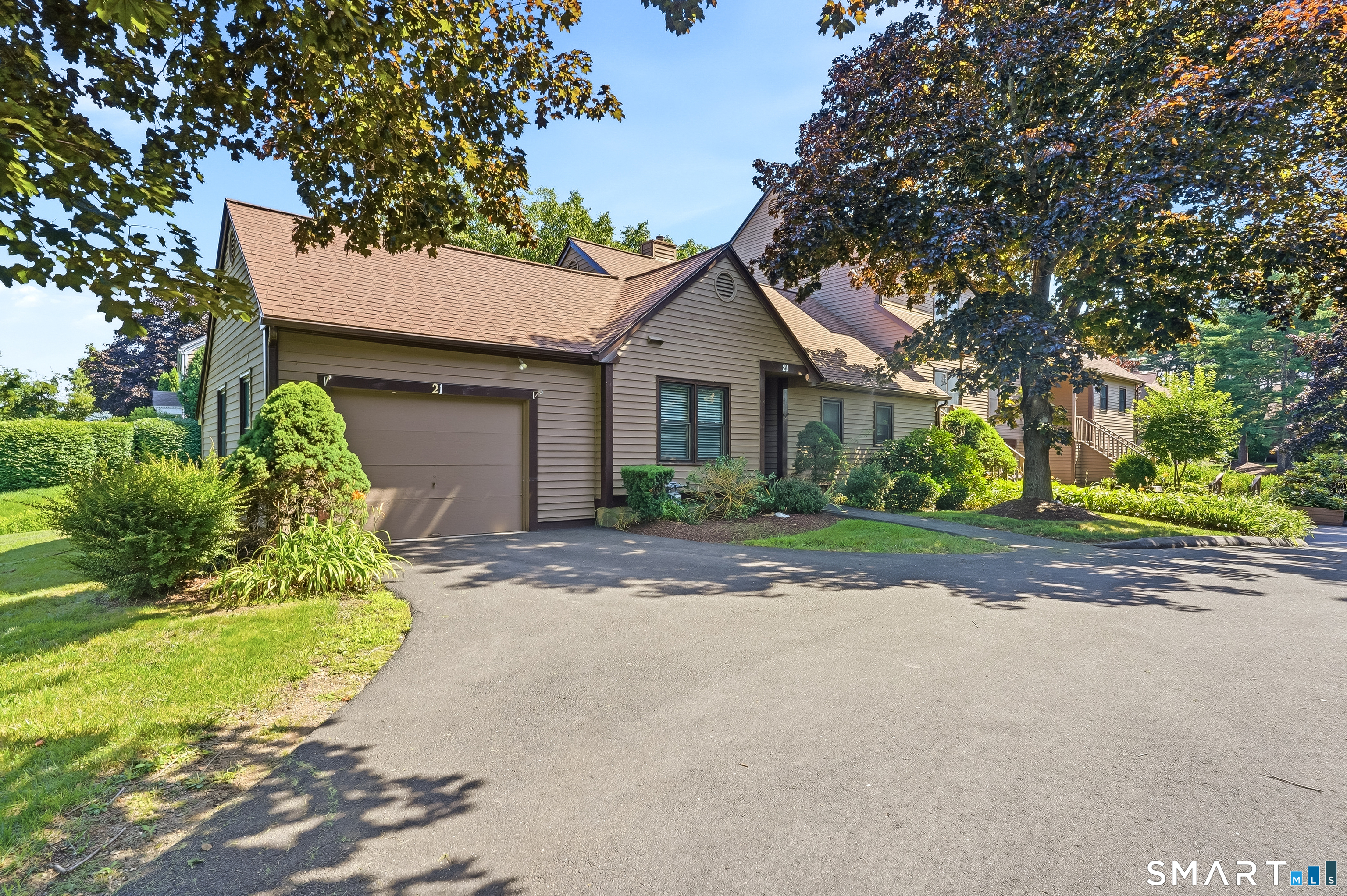Homes for sale in Monroe, CT | 21 Sprucebrook Trl #21, Monroe, CT 06468 | MLS# 24192680
