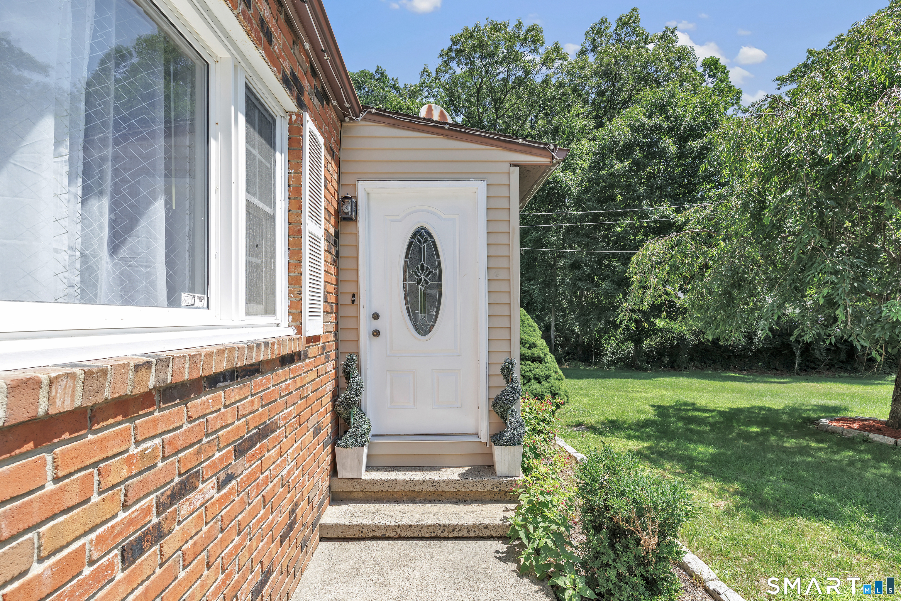 Homes for sale in West Haven, CT | 25 N Forest Cir, West Haven, CT 06516 | MLS# 24191425
