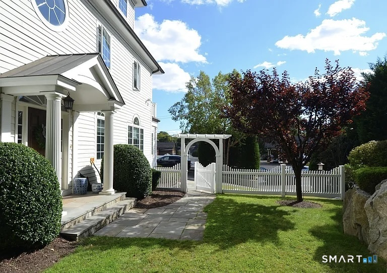 80 East Putnam Avenue photo 18
