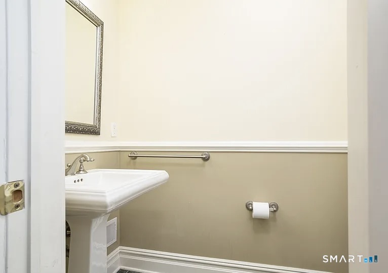 80 East Putnam Avenue photo 7