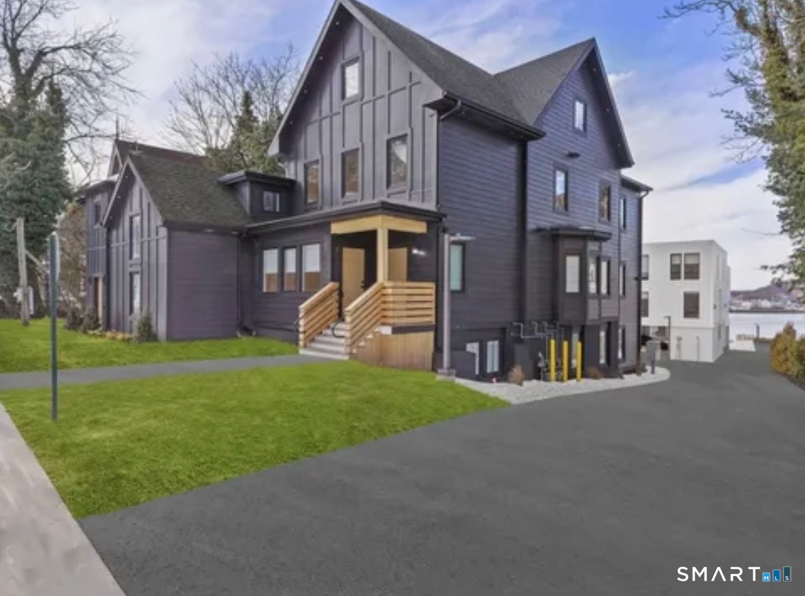 904 Quinnipiac Avenue 11