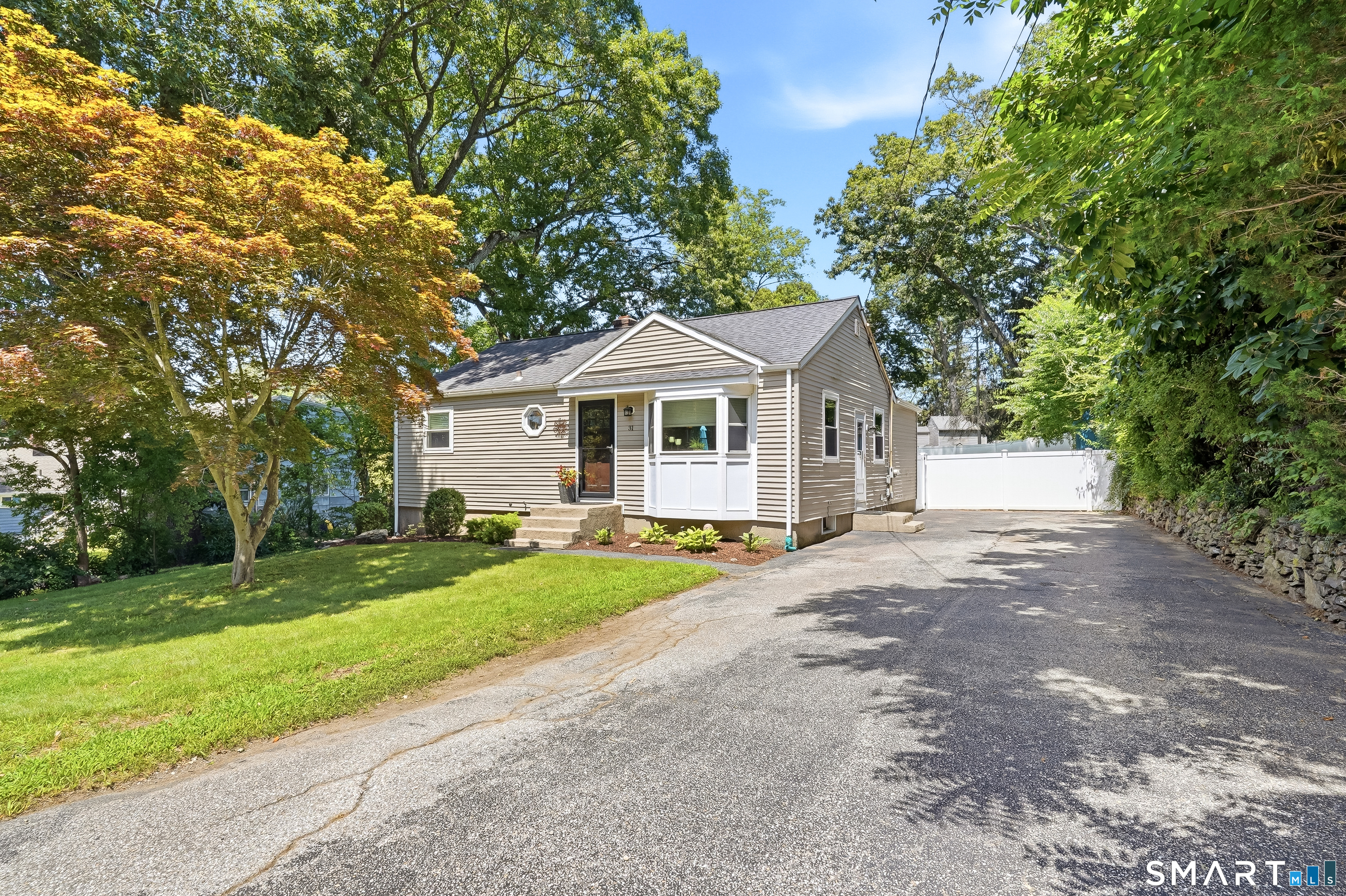 Homes for sale in Shelton, CT | 31 Sunset Dr, Shelton, CT 06484 | MLS# 24192705